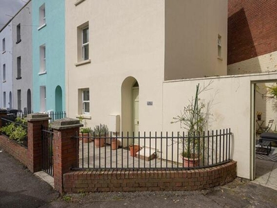 2 Bedroom End Of Terrace House For Sale In Harbourside, Bristol