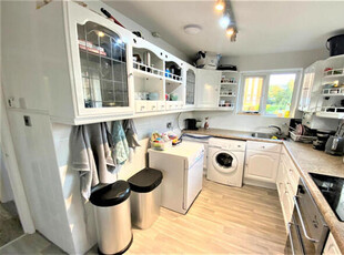 2 Bedroom Flat For Rent In South Bank, Surbiton