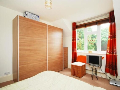 2 Bedroom Flat For Rent In Streatham Common, London