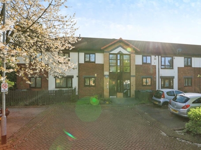 2 bedroom flat for sale in Airedale Court, LEEDS, LS14