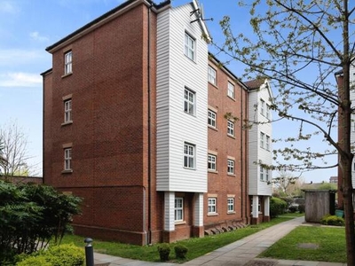 2 Bedroom Flat For Sale In Basildon, Essex