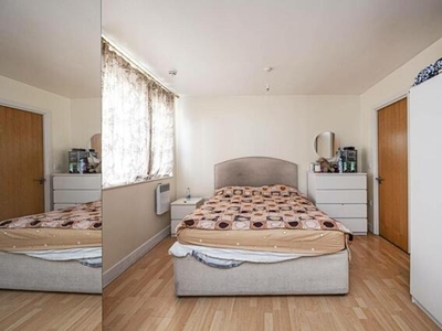 2 Bedroom Flat For Sale In Bethnal Green, London