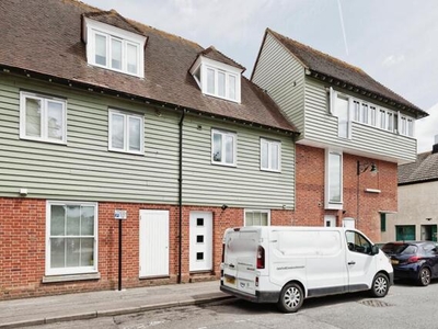 2 Bedroom Flat For Sale In Canterbury, Kent