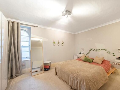 2 Bedroom Flat For Sale In Friern Barnet, London