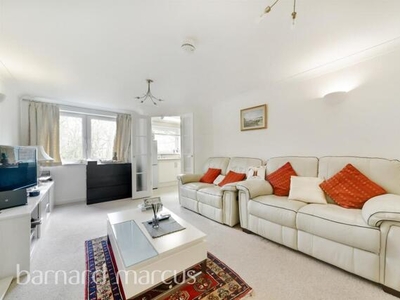 2 Bedroom Flat For Sale In Hinchley Wood