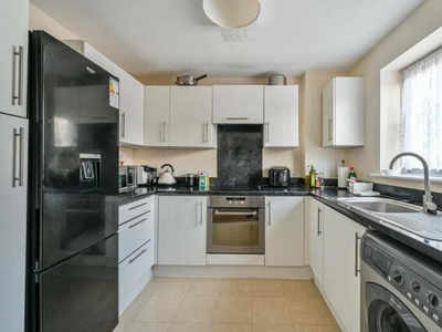 2 Bedroom Flat For Sale In Palmers Green, London