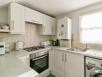 2 Bedroom Flat For Sale In Poole