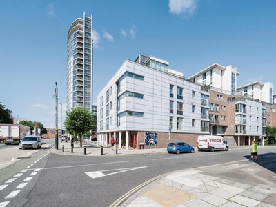 2 Bedroom Flat For Sale In Portsmouth, Hampshire