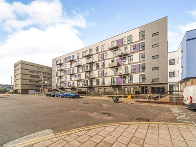 2 Bedroom Flat For Sale In Stevenage, Hertfordshire