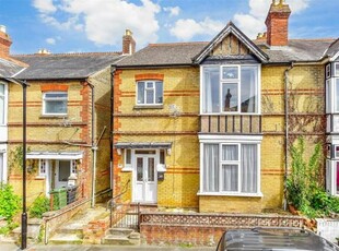 2 Bedroom Maisonette For Sale In East Cowes