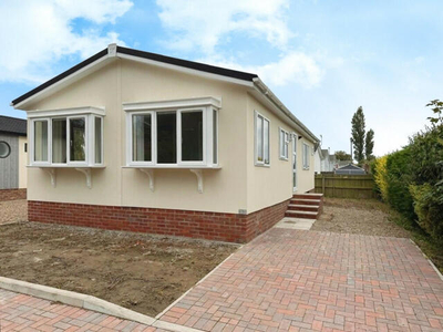 2 Bedroom Park Home For Sale In Lincolnshire