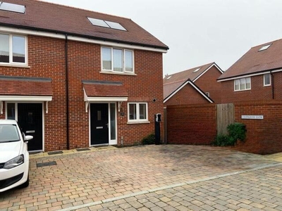 2 Bedroom Semi-detached House For Sale In Guildford, Surrey