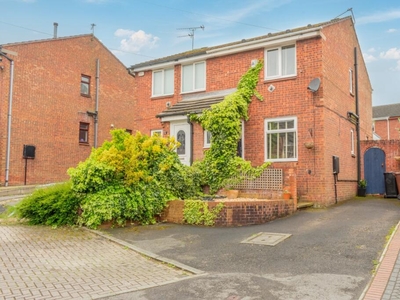 2 bedroom semi-detached house for sale in Ledbury Grove, Leeds, LS10