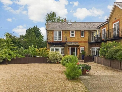 2 Bedroom Semi-detached House For Sale In Waltham Abbey