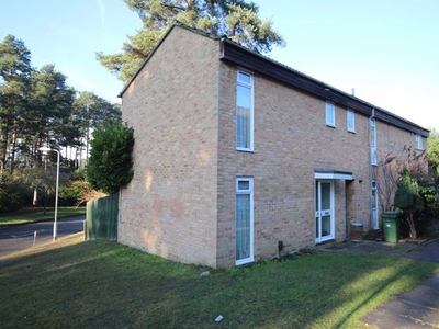 2 bedroom semi-detached house to rent Bracknell, RG12 7RD