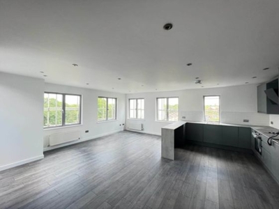2 bedroom semi-detached house to rent London, E16 4LG