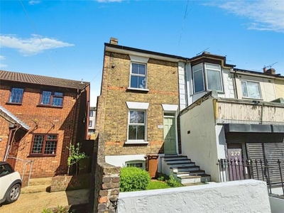 2 Bedroom Terraced House For Sale In Chatham, Kent