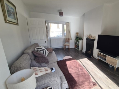 3 Bed House To Rent in Maidenhead, Berkshire, SL6 - 525