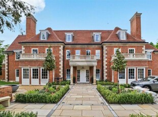 3 Bedroom Apartment For Sale In Hampstead Garden Suburb, East Finchley