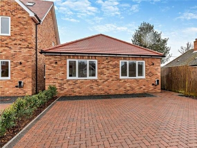 3 Bedroom Bungalow For Sale In Reading, Berkshire