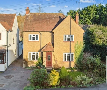 3 Bedroom Detached House For Sale In Chalfont St Peter, Gerrards Cross