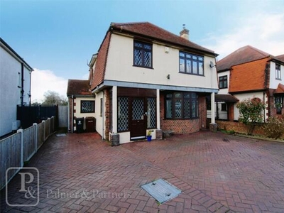 3 Bedroom Detached House For Sale In Clacton-on-sea, Essex