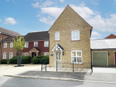 3 bedroom detached house for sale in Eling Crescent, Sherfield-on-Loddon, Hook, Hampshire, RG27