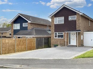 3 Bedroom Detached House For Sale In Hook, Hampshire