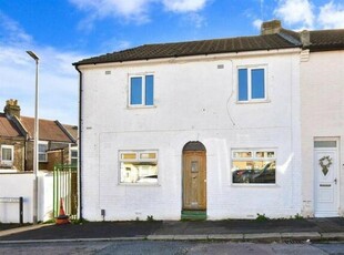 3 Bedroom End Of Terrace House For Sale In Chatham, Kent