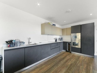 3 Bedroom Flat For Rent In Croydon, London