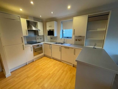 3 Bedroom Flat For Rent In Hythe