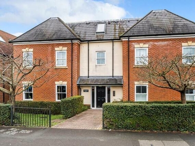 3 Bedroom Flat For Sale In Berkshire