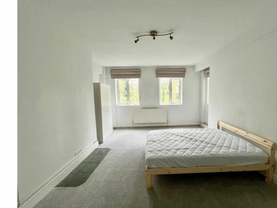 3 Bedroom Flat For Sale In London