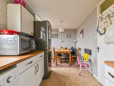 3 Bedroom Flat For Sale In Stockwell, London