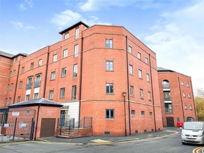 3 Bedroom Flat For Sale In The Square, Chester