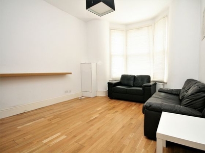 3 bedroom flat to rent Islington, N5 1PN