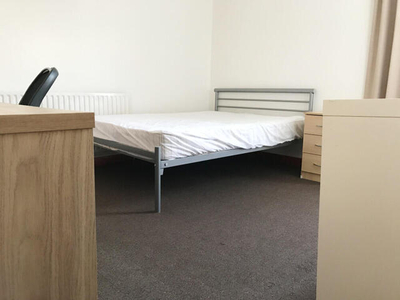 3 Bedroom House Share For Rent In Stoke-on-trent
