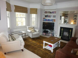 3 Bedroom Maisonette For Rent In Kennington, London