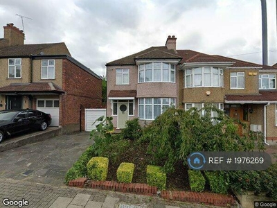3 Bedroom Semi-detached House For Rent In Stanmore