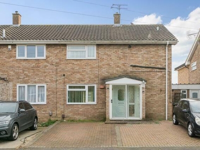 3 Bedroom Semi-detached House For Sale In Aylesbury