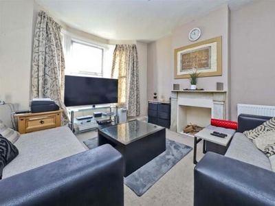 3 Bedroom Semi-detached House For Sale In Yiewsley