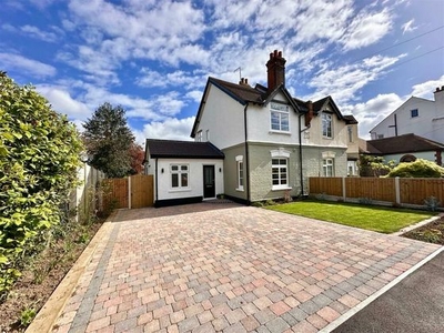 3 bedroom semi-detached house for sale Southend-on-sea, SS0 9XH