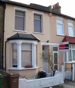 3 Bedroom Terraced House For Rent In Mitcham