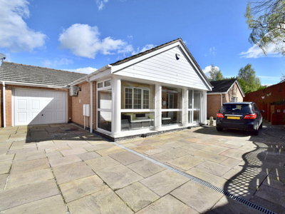 4 bedroom bungalow for sale in Hereward Drive, Thurnby, Leicester, LE7