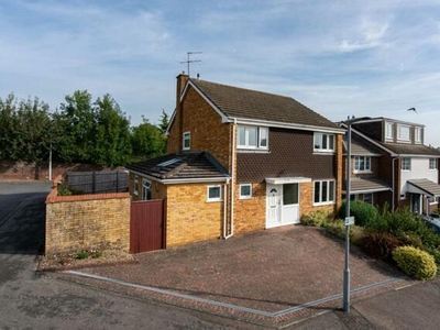 4 Bedroom Detached House For Rent In Boxmoor, Unfurnished