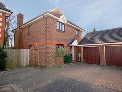 4 Bedroom Detached House For Sale In Addlestone