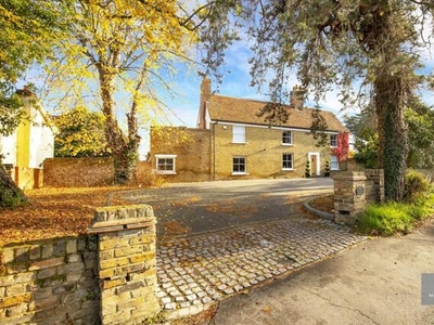 4 Bedroom Detached House For Sale In Chigwell, Essex