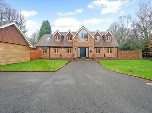4 Bedroom Detached House For Sale In Crawley, West Sussex
