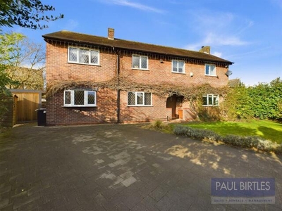 4 Bedroom Detached House For Sale In Davyhulme, Trafford