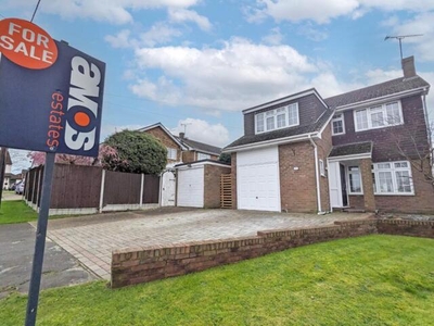 4 Bedroom Detached House For Sale In Daws Heath, Hadleigh